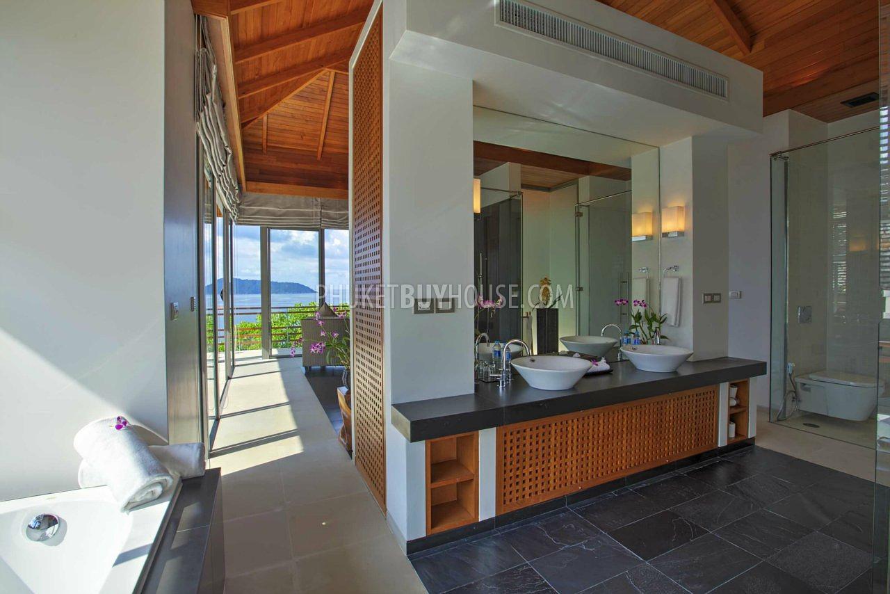 KAM71: Amazing 4 Bedrooms Beachfront Villa in Kamala. Photo #12