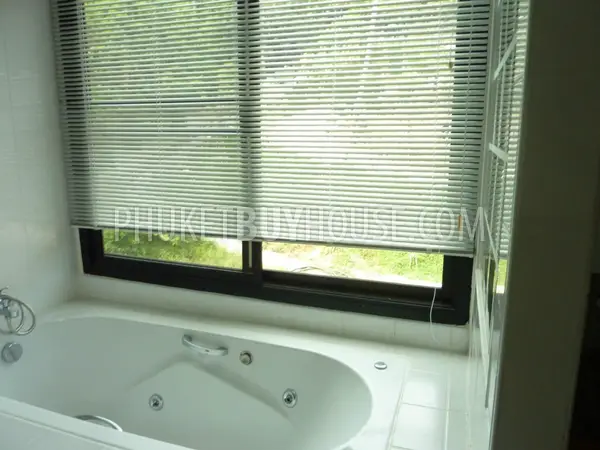 NAI2456: Freehold: Very nice 2 bedr. apartment (top floor), fully furnished, near beautiful Nai Harn Beach. Photo #21