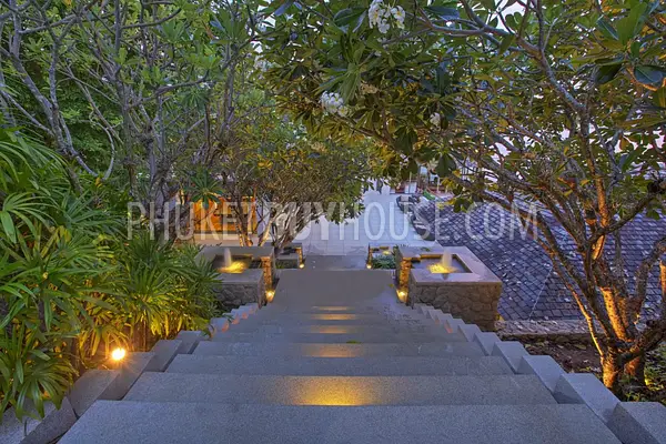 KAM71: Amazing 4 Bedrooms Beachfront Villa in Kamala. Photo #7