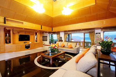 PAT14487: Patong Beach Sea View Villa with endless pool. Sleeps up to 18 guests. Photo #4