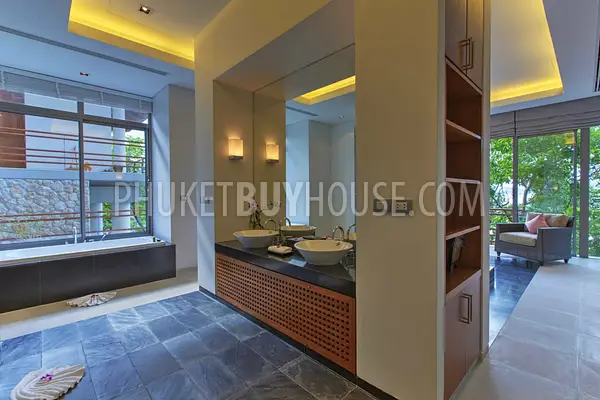 KAM71: Amazing 4 Bedrooms Beachfront Villa in Kamala. Photo #15