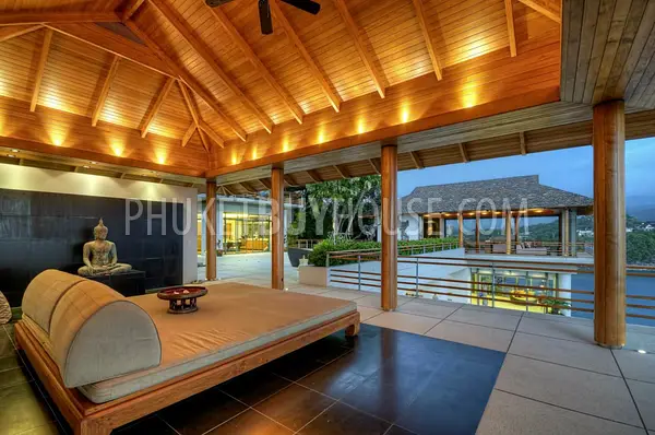 KAM71: Amazing 4 Bedrooms Beachfront Villa in Kamala. Photo #32