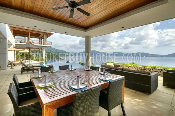 KAM71: Amazing 4 Bedrooms Beachfront Villa in Kamala. Photo #26
