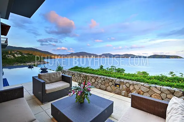 KAM71: Amazing 4 Bedrooms Beachfront Villa in Kamala. Photo #28