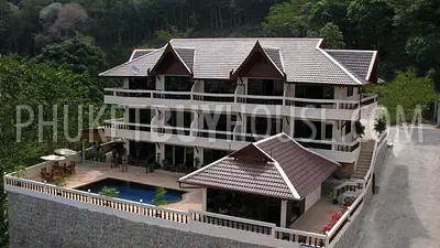 PAT2735: 14 room established resort in Patong. Fotoğraf #2