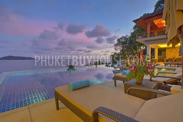 KAM71: Amazing 4 Bedrooms Beachfront Villa in Kamala. Photo #36