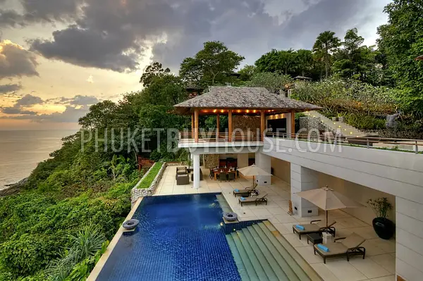 KAM71: Amazing 4 Bedrooms Beachfront Villa in Kamala. Photo #38