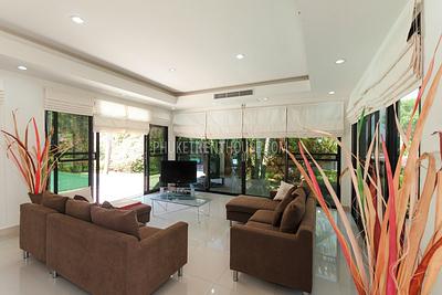 RAW16515: Luxury 4 Bedroom Villa for rent in Rawai. Photo #1
