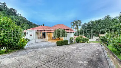 CHA17243: Five-star Five Bedroom Villa with private Pool and Sea View in Chalong. Photo #37