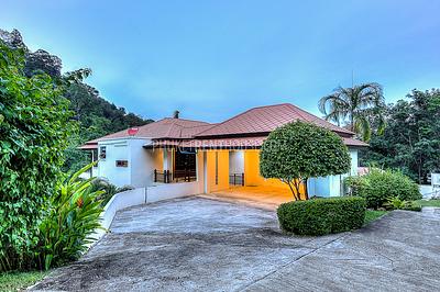 CHA17243: Five-star Five Bedroom Villa with private Pool and Sea View in Chalong. Photo #39