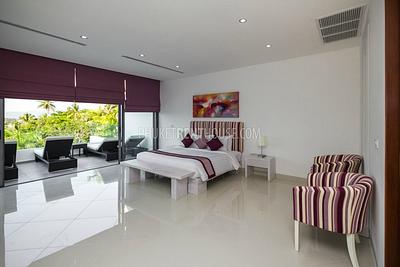 SUR16899: 3 Bedroom Seaview Penthouse Surin Beach 271m2. Photo #14