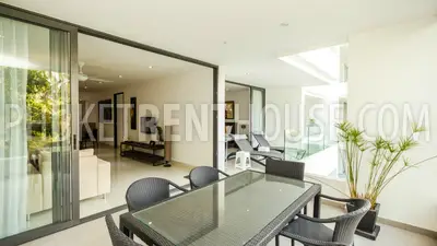 SUR16901: 2 Bedroom Seaview Executive Apartment. Photo #21