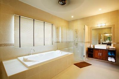 RAW17024: Large and Spacious 9 bedrooms villa with Amazing Pool in Rawai. Photo #18