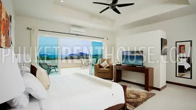 RAW17025: Magnificient 10 Bedrooms Infinity Pool Sea Villa at Rawai. Photo #13