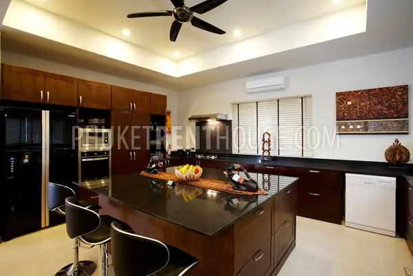 RAW17025: Magnificient 10 Bedrooms Infinity Pool Sea Villa at Rawai. Photo #10
