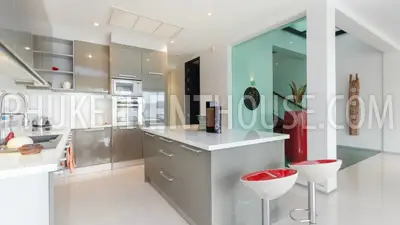 PAT17542: Oceanfront Serviced Pool Villa in Secure Estate Overlooking Patong Bay. Photo #7