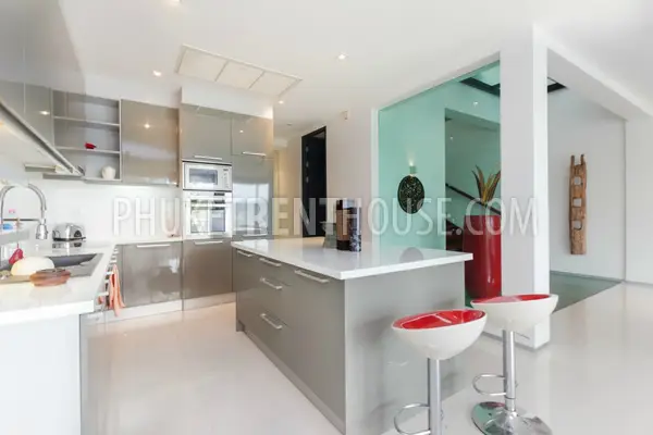 PAT17542: Oceanfront Serviced Pool Villa in Secure Estate Overlooking Patong Bay. Photo #7