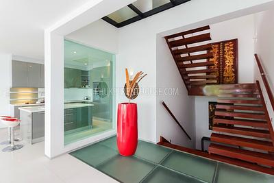 PAT17542: Oceanfront Serviced Pool Villa in Secure Estate Overlooking Patong Bay. Photo #2