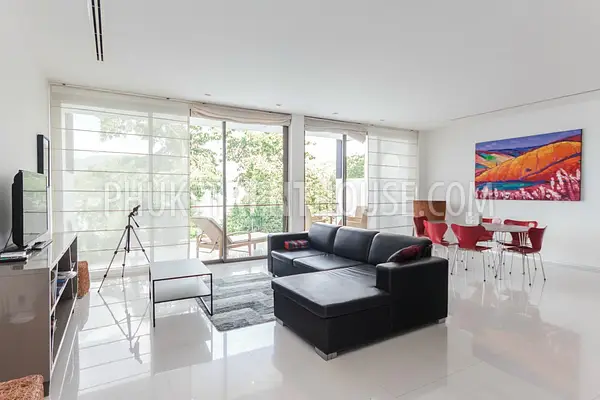 PAT17542: Oceanfront Serviced Pool Villa in Secure Estate Overlooking Patong Bay. Photo #3