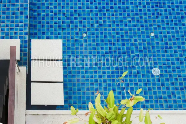 PAT17542: Oceanfront Serviced Pool Villa in Secure Estate Overlooking Patong Bay. Photo #12