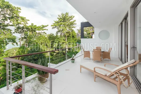 PAT17542: Oceanfront Serviced Pool Villa in Secure Estate Overlooking Patong Bay. Photo #13