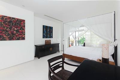 PAT17542: Oceanfront Serviced Pool Villa in Secure Estate Overlooking Patong Bay. Photo #24