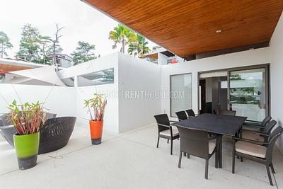 PAT17542: Oceanfront Serviced Pool Villa in Secure Estate Overlooking Patong Bay. Photo #37