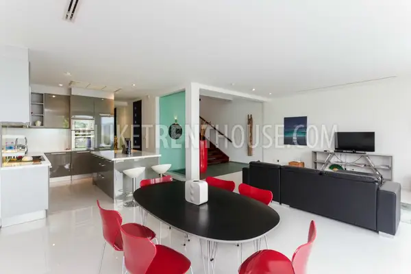 PAT17542: Oceanfront Serviced Pool Villa in Secure Estate Overlooking Patong Bay. Photo #38