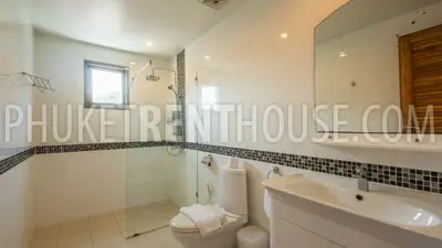 SUR17570: Spacious One Bedroom Apartment within Walking Distance to the Beach. Photo #9