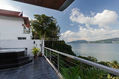 PAT17682: Ocean Front 3 Bedroom Private Pool Villa in Patong. Photo #23