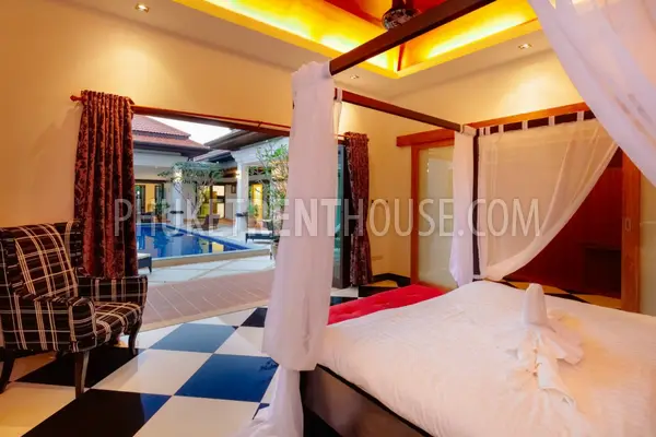 BAN17757: 4 Bedroom Private Pool Villa in 6 Kilometers from Bangtao Beach. Photo #15