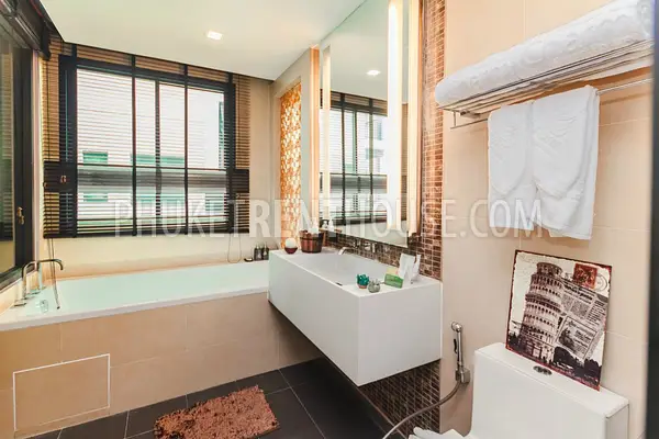 PAT17434: One Bedroom Apartment Next Door to Patong Beach. Photo #27