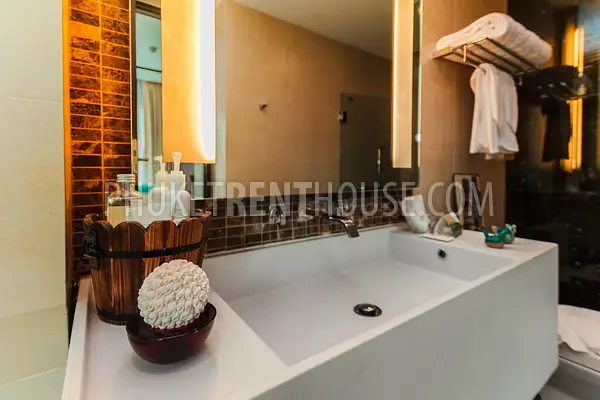 PAT17434: One Bedroom Apartment Next Door to Patong Beach. Photo #31