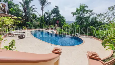 LAY17789: 4 bedrooms Villa with large Garden overlooking the beach. Photo #1