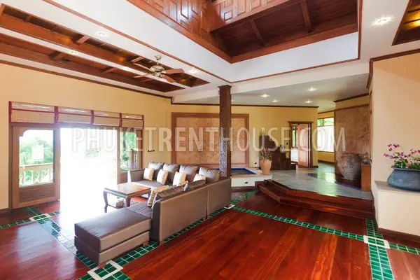 LAY17789: 4 bedrooms Villa with large Garden overlooking the beach. Photo #8
