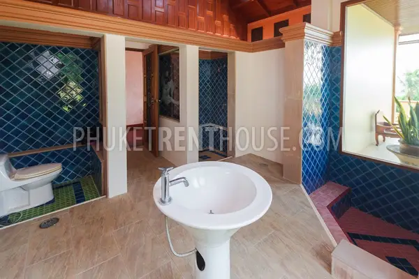 LAY17789: 4 bedrooms Villa with large Garden overlooking the beach. Photo #4