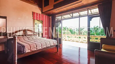 LAY17789: 4 bedrooms Villa with large Garden overlooking the beach. Photo #5