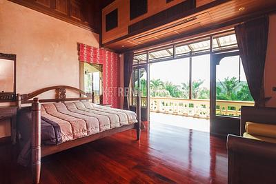 LAY17789: 4 bedrooms Villa with large Garden overlooking the beach. Photo #5