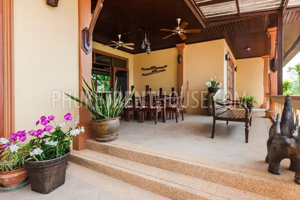 LAY17789: 4 bedrooms Villa with large Garden overlooking the beach. Photo #7