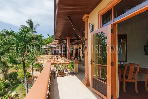 LAY17789: 4 bedrooms Villa with large Garden overlooking the beach. Photo #18