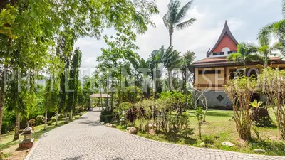 LAY17789: 4 bedrooms Villa with large Garden overlooking the beach. Photo #19