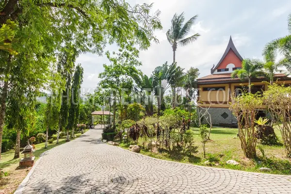 LAY17789: 4 bedrooms Villa with large Garden overlooking the beach. Photo #19