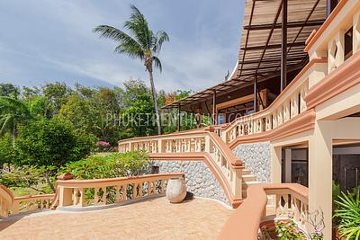 LAY17789: 4 bedrooms Villa with large Garden overlooking the beach. Photo #20