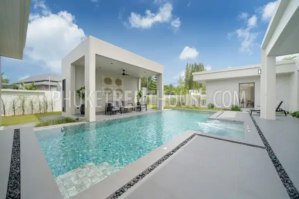 BAN23001: Tropical 4-Bedroom Pool Villa for Rent in a Quiet Residential Area of Bang Tao, Phuket. Photo #8