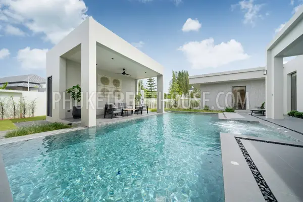 BAN23001: Tropical 4-Bedroom Pool Villa for Rent in a Quiet Residential Area of Bang Tao, Phuket. Photo #17