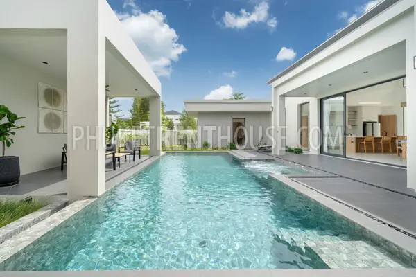 BAN23001: Tropical 4-Bedroom Pool Villa for Rent in a Quiet Residential Area of Bang Tao, Phuket. Photo #46