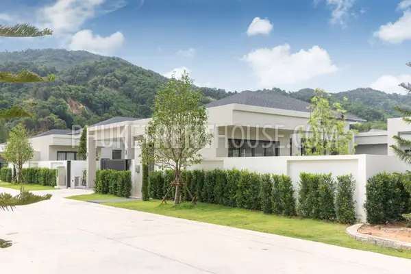 BAN23001: Tropical 4-Bedroom Pool Villa for Rent in a Quiet Residential Area of Bang Tao, Phuket. Photo #50