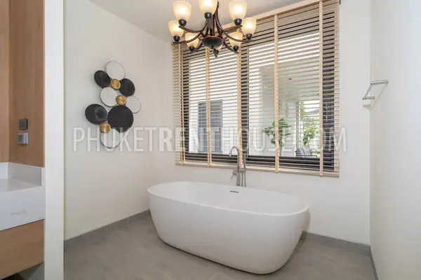 BAN23001: Tropical 4-Bedroom Pool Villa for Rent in a Quiet Residential Area of Bang Tao, Phuket. Photo #33