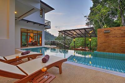 PAT18569: Spacious 7 Bedroom Pool Villa in Patong. Photo #28