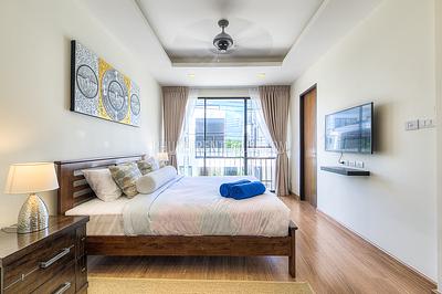 BAN19071: Stunning 3 Bedroom Townhouse near Bangtao Beach. Photo #12